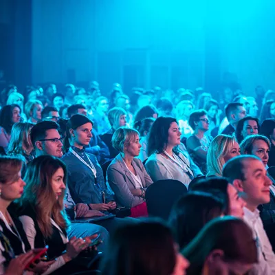 conference-audience-listening