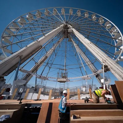 festival-ferris-wheel-family-attraction