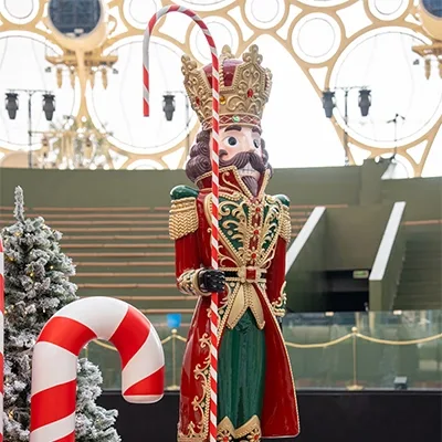 giant-nutcracker-christmas-decoration-dubai.webp