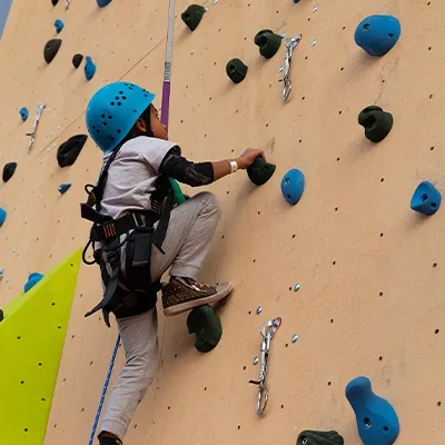 indoor-rock-climbing-sports-activation
